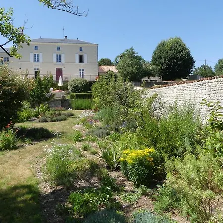 Maison d'hôtes Les Jardins De *